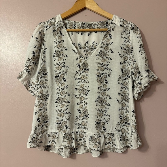 Lucky Brand  Relaxed Fit Ruffled Hem Vneck White Floral Top Women Size M - Picture 1 of 7